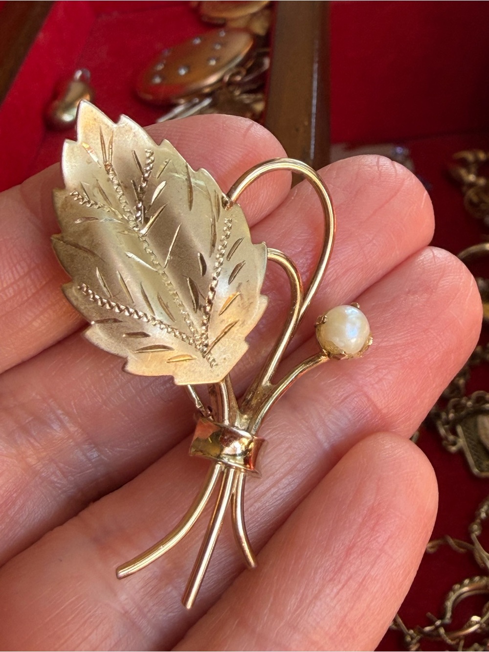 Vintage 12k Gold Filled Leaf Brooch.
